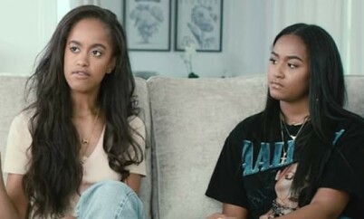 ÅPNER OPP: For aller første gang stiller Obama-døtrene Malia og Sasha (t.h.) opp på intervju. Det er gjort i dokumentaren Becoming - som tar for seg morens turné i forbindelse med selvbiografien som kom i 2019. FOTO: Netflix ÅPNER OPP: For aller første gang stiller Obama-døtrene Malia og Sasha (t.h.) opp på intervju. Det er gjort i dokumentaren Becoming - som tar for seg morens turné i forbindelse med selvbiografien som kom i 2019. FOTO: Netflix